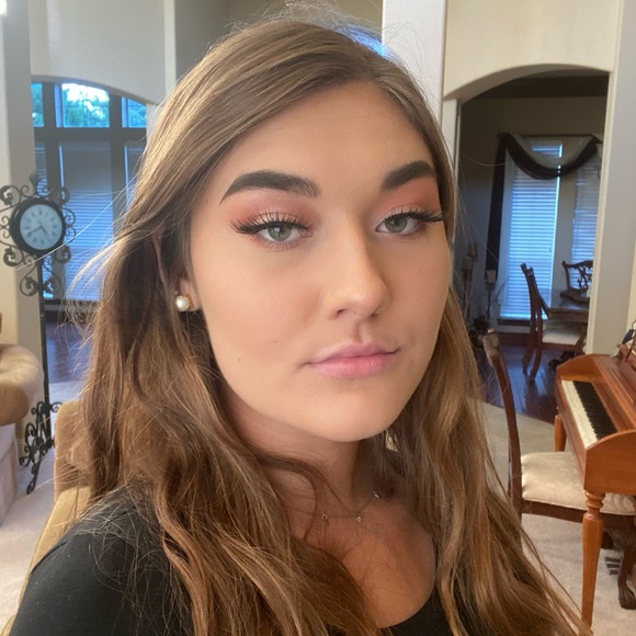 Meet your Posher, Taylor - Picture 2 of 5